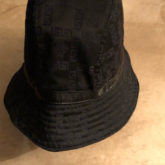 đź–¤VERSACE đź–¤ - Picture 10 of 16